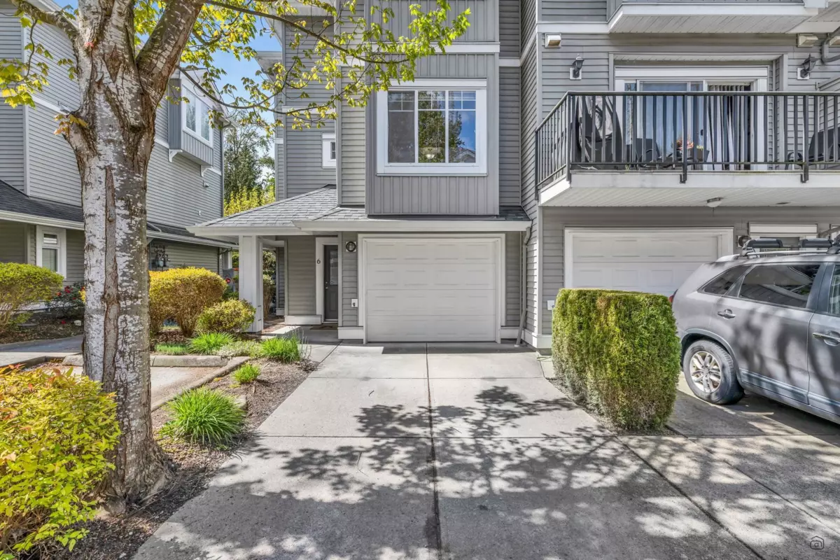 Family Room Photo of 6 5988 Old Mclellan Rd Road, Surrey, BC