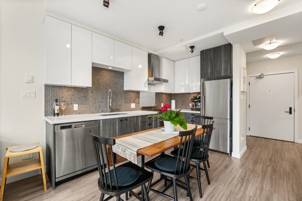Living Room Photo of 304 311 E 6th Avenue, Vancouver, BC