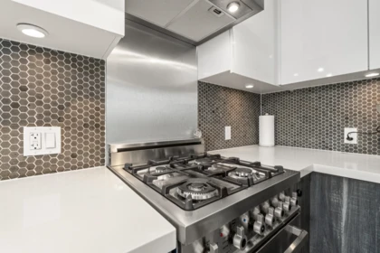 Kitchen Island Photo of 304 311 E 6th Avenue, Vancouver, BC