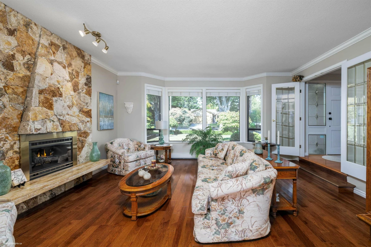 Dining Area Photo of 16116 13a Avenue, Surrey, BC