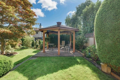 Front Yard Photo of 16116 13a Avenue, Surrey, BC