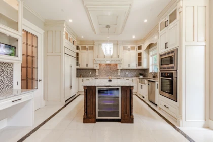 Kitchen Island Photo of 5628 Gibbons Drive, Richmond, BC