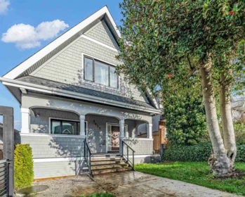 3433 Dundas Street, Vancouver, BC, North Vancouver — 4 bed half duplex for sale