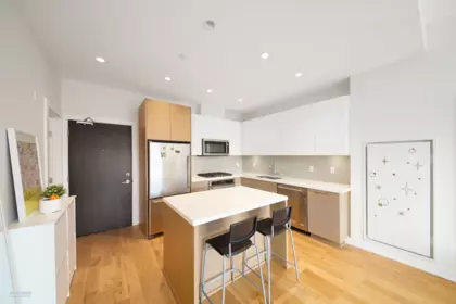 609 5311 Cedarbridge Way, Richmond, BC, Richmond — Apartment/Condo for sale