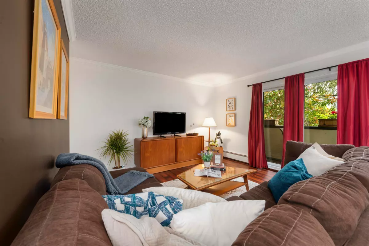 Living Room Photo of 204 725 Commercial Drive, Vancouver, BC