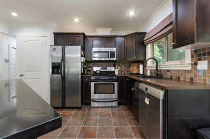Guest Bathroom Photo of 33191 Edgewood Avenue, Abbotsford, BC