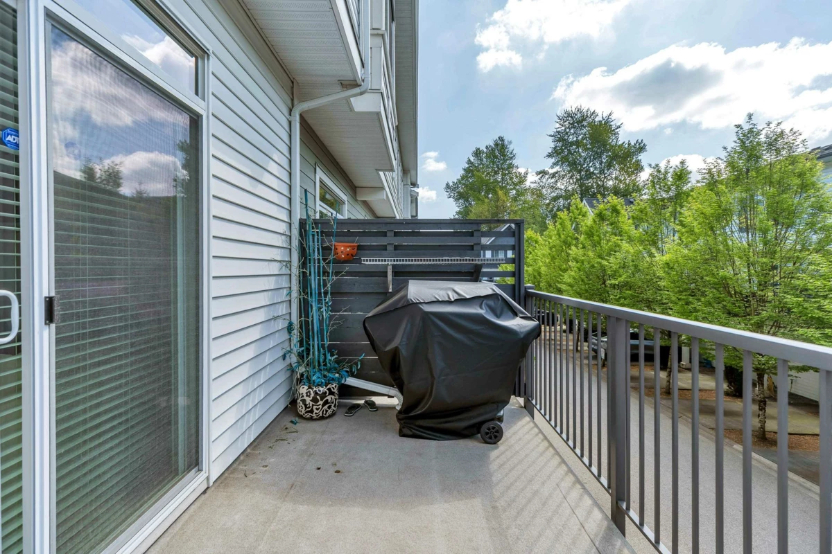 Family Room Photo of 107 15230 Guildford Drive, Surrey, BC