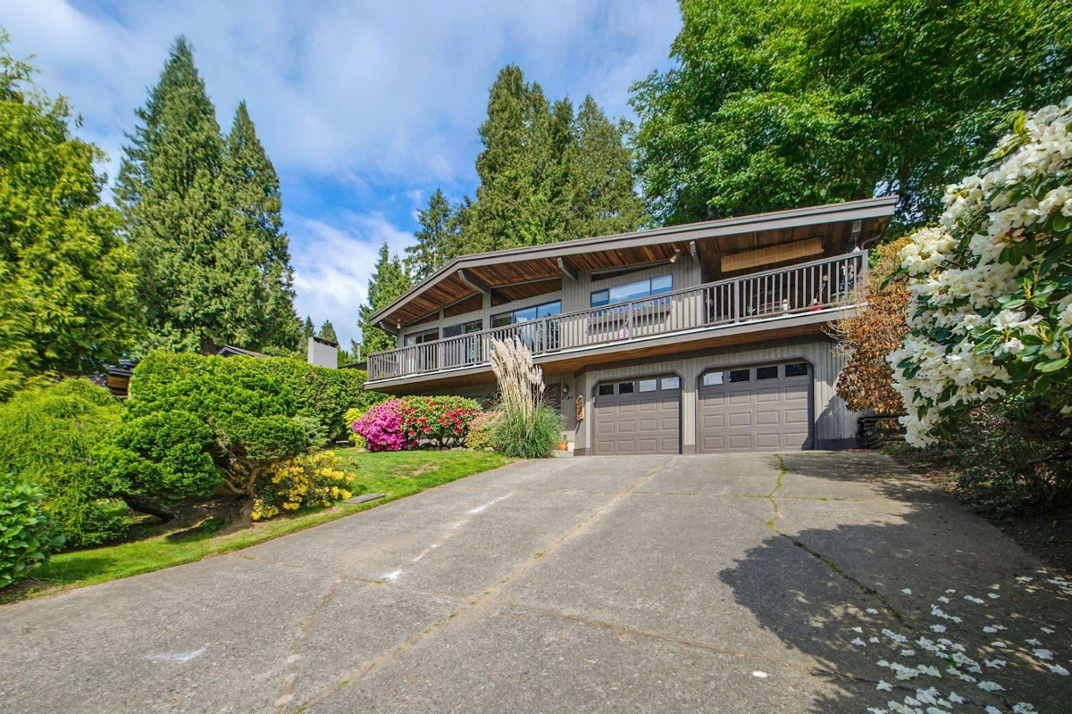 Living Room Photo of 2740 Marble Hill Drive, Abbotsford, BC