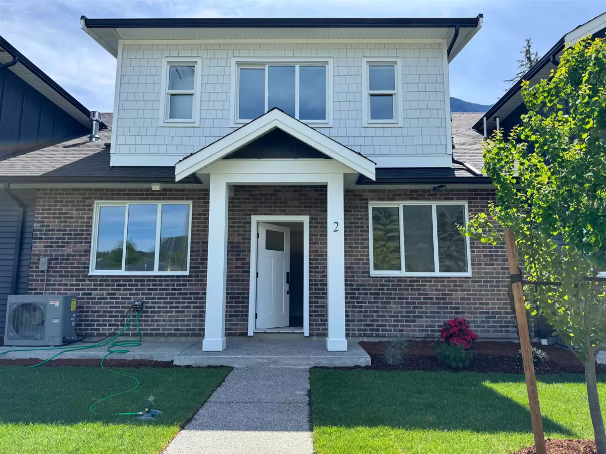 Exterior Rear Photo of 2 558 Park Street, Hope, BC