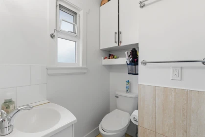 Guest Bathroom Photo of 1460 Kaslo Court, Abbotsford, BC