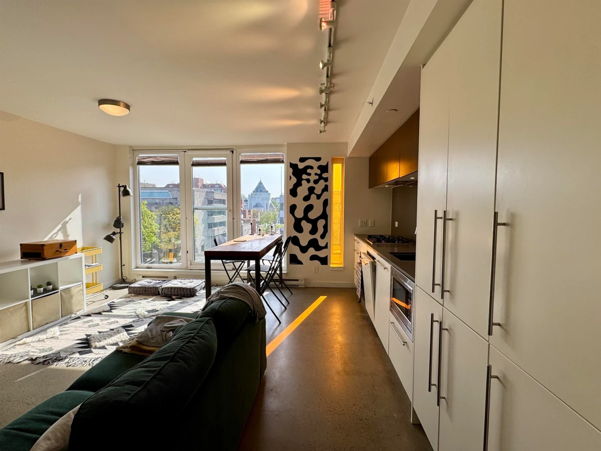 Family Room Photo of 803 150 E Cordova Street, Vancouver, BC