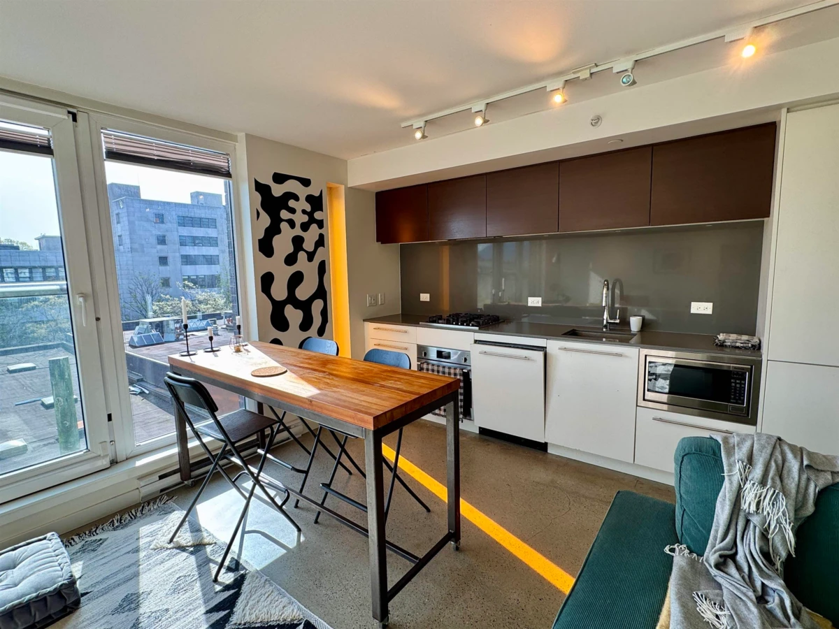 Living Room Photo of 803 150 E Cordova Street, Vancouver, BC