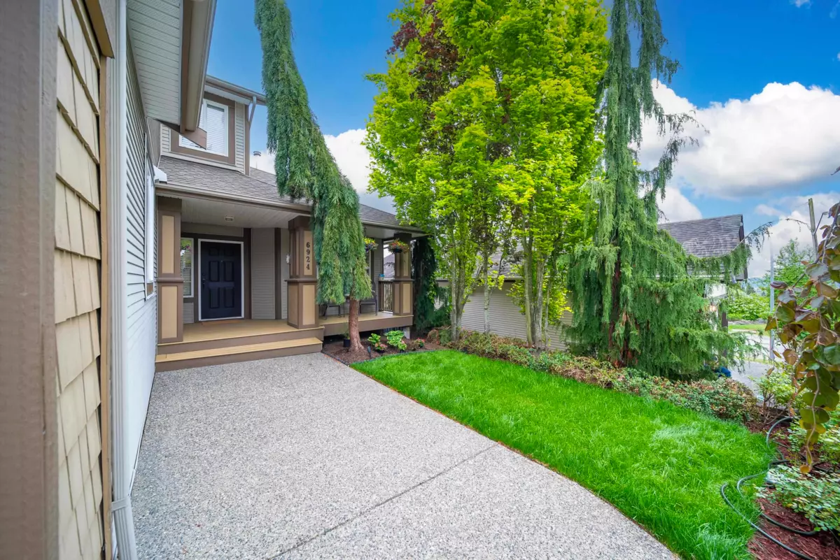 Family Room Photo of 6924 197b Street, Langley, BC