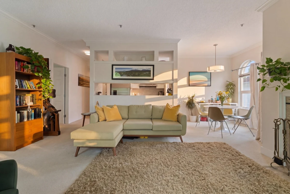 Family Room Photo of 307 2256 W 7th Avenue, Vancouver, BC