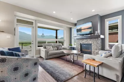 Kitchen Island Photo of 48 43685 Chilliwack Mountain Road, Chilliwack, BC