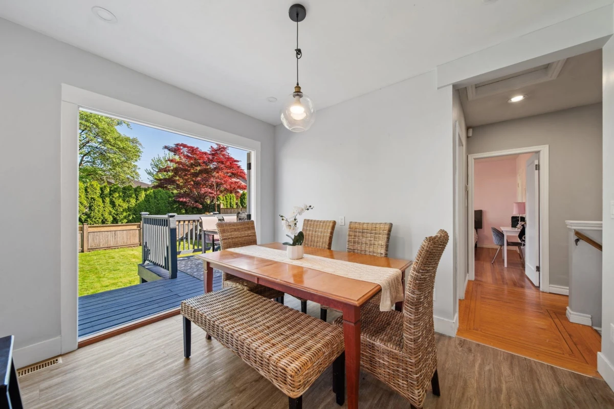 Dining Area Photo of 306 Ninth Avenue, New Westminster, BC