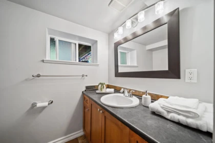 Entry Foyer Photo of 306 Ninth Avenue, New Westminster, BC
