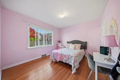 Guest Bathroom Photo of 306 Ninth Avenue, New Westminster, BC