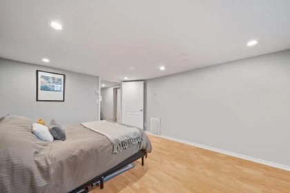 Powder Room Photo of 306 Ninth Avenue, New Westminster, BC