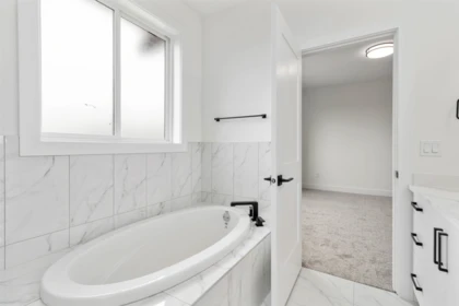 Guest Bathroom Photo of 32866 3rd Avenue, Mission, BC