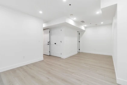 Hallway Photo of 32866 3rd Avenue, Mission, BC