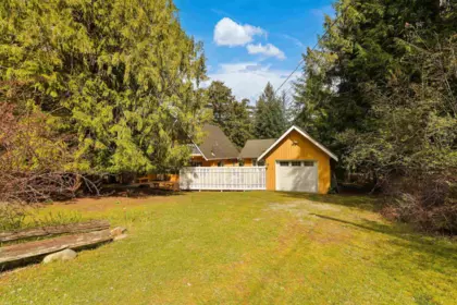 Community Amenities Photo (Clubhouse) of 552 Club Crescent, Mayne Island, BC