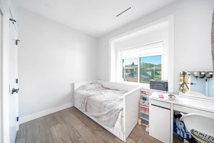 Walk-In Closet Photo of 749 E 60th Avenue, Vancouver, BC