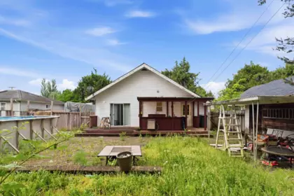 Outdoor Kitchen Photo of 11328 Maple Crescent, Maple Ridge, BC