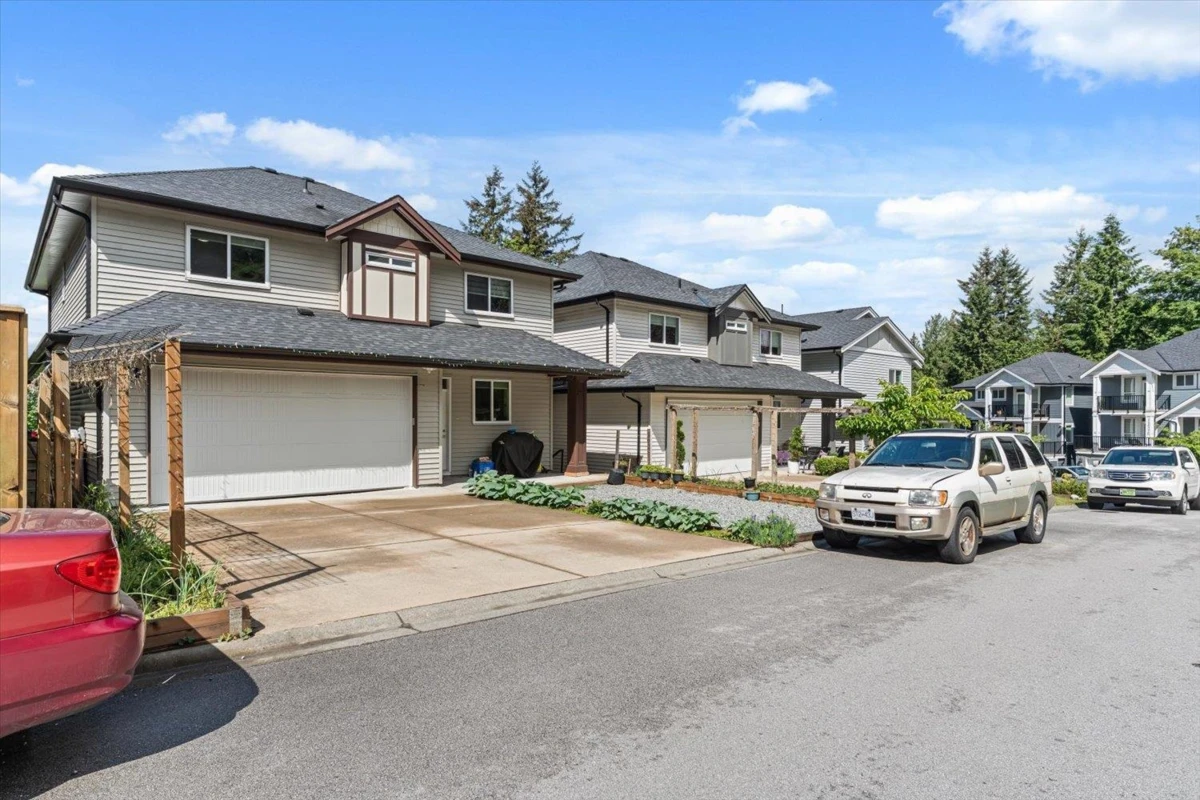 Living Room Photo of 10166 Jackson Road, Maple Ridge, BC