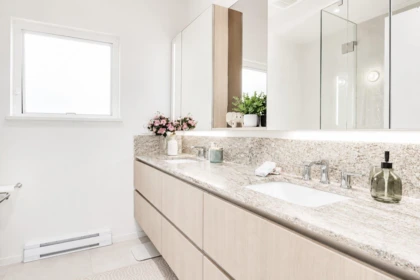 Guest Bathroom Photo of 153 785 W 49th Avenue, Vancouver, BC