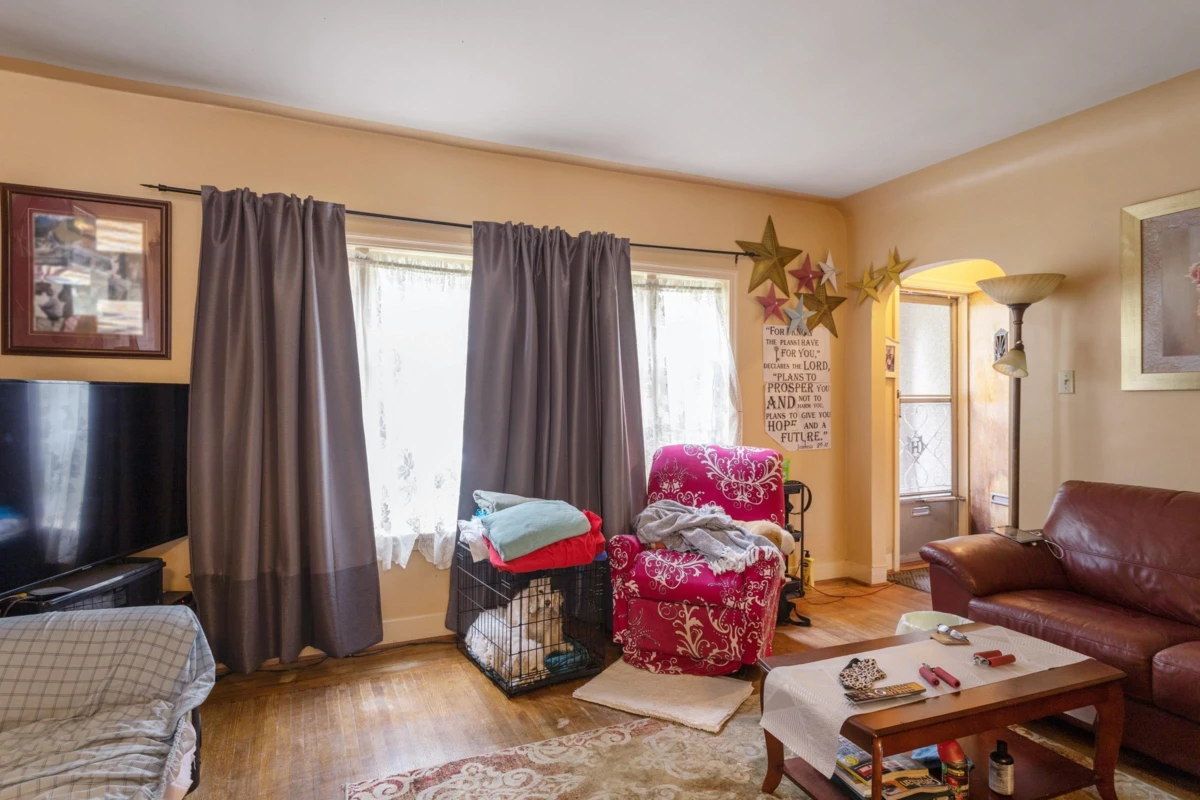 Family Room Photo of 5454 Melbourne Street, Vancouver, BC