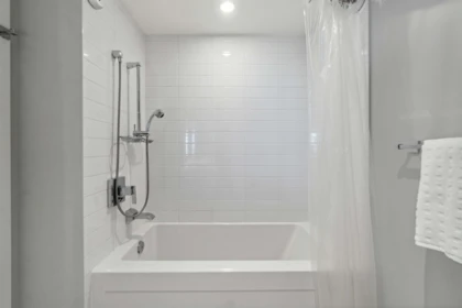 Hallway Photo of 901 1320 Chesterfield Avenue, North Vancouver, BC