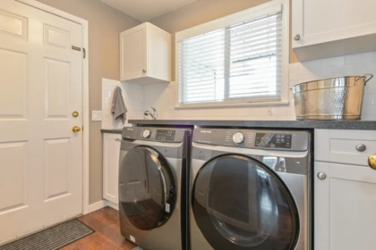Powder Room Photo of 6092 185 Street, Surrey, BC