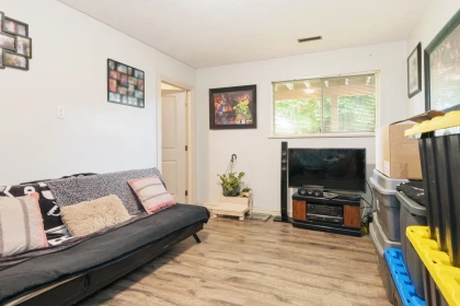 Laundry Room Photo of 6084 185 Street, Surrey, BC