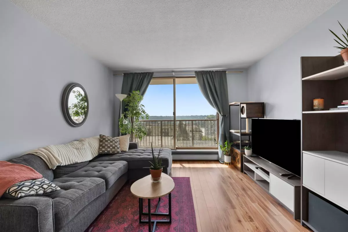 Living Room Photo of 508 320 Royal Avenue, New Westminster, BC