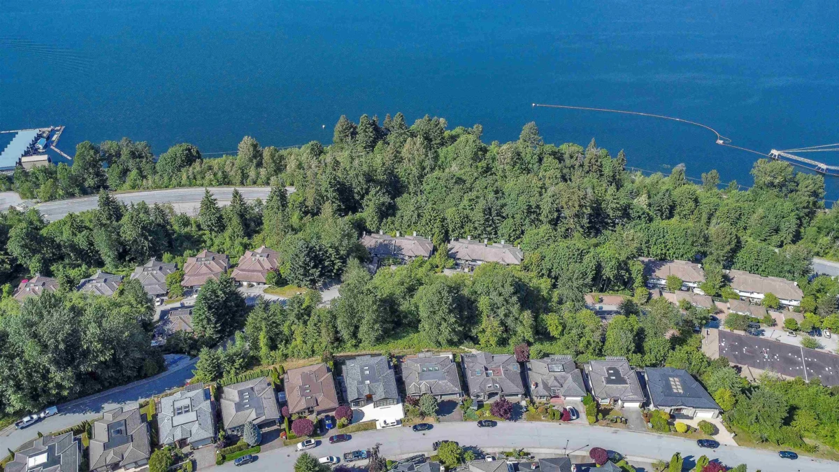 Family Room Photo of 13 Shoreline Circle, Port Moody, BC