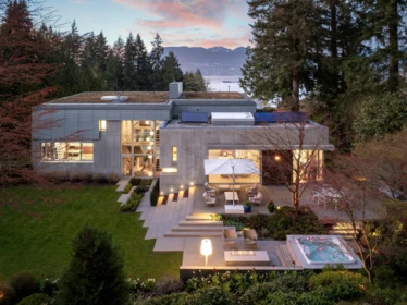 Garden / Landscaping Photo of 4850 Fannin Avenue, Vancouver, BC