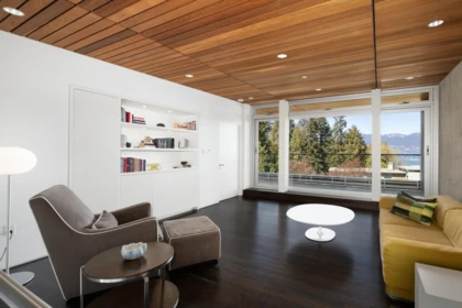 Hallway Photo of 4850 Fannin Avenue, Vancouver, BC