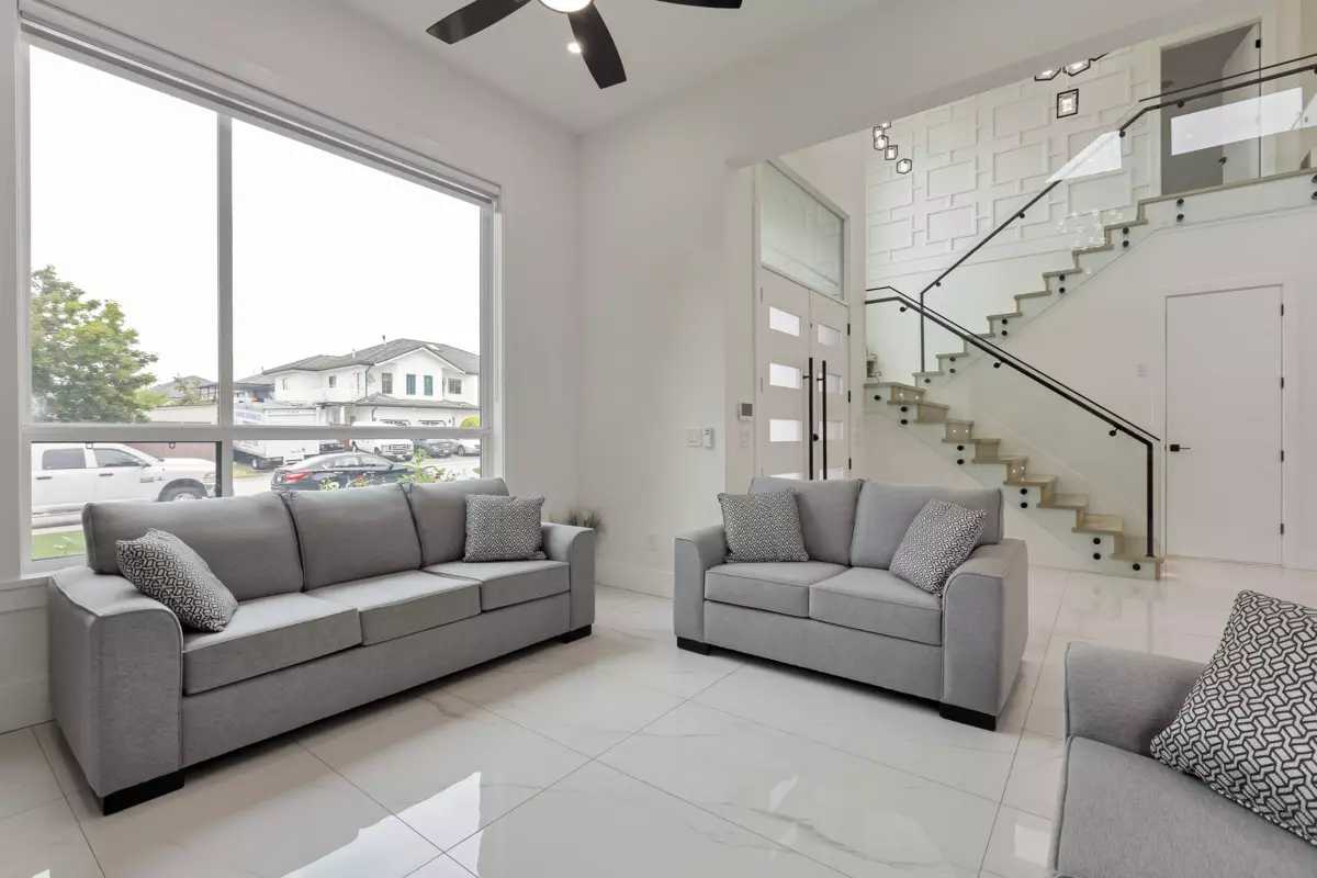 Family Room Photo of 12280 70a Avenue, Surrey, BC