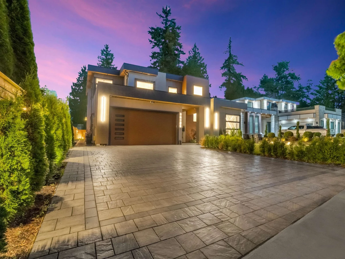Living Room Photo of 14124 71 Avenue, Surrey, BC