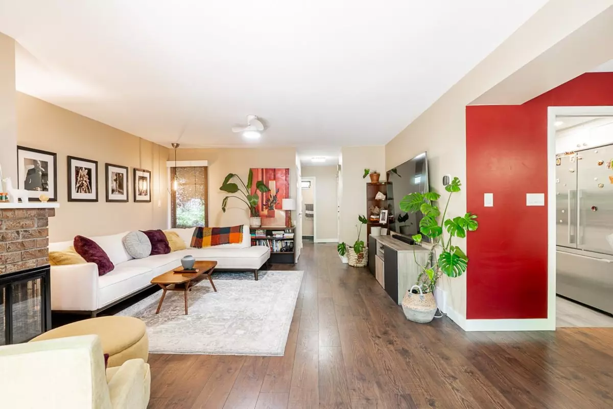 Living Room Photo of 11 3350 Rosemont Drive, Vancouver, BC