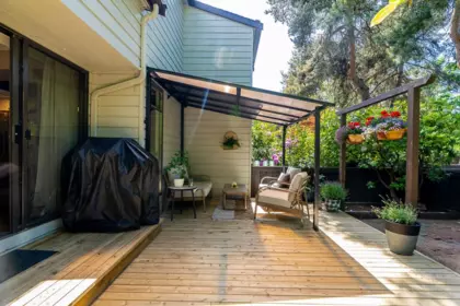Front Yard Photo of 11 3350 Rosemont Drive, Vancouver, BC