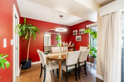 Kitchen Island Photo of 11 3350 Rosemont Drive, Vancouver, BC