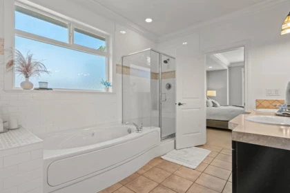 Guest Bathroom Photo of 8557 Fripp Terrace, Mission, BC