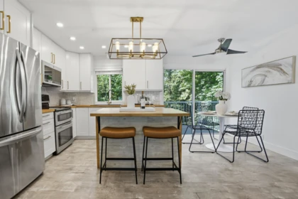 Kitchen Island Photo of 2275 Midas Street, Abbotsford, BC