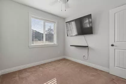 Hallway Photo of 6143 REXFORD DRIVE, Chilliwack BC V2R 0L3