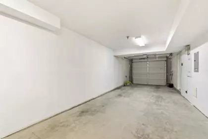 Entry Foyer Photo of 30 100 Wood Street, New Westminster, BC