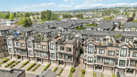 Hot Tub / Spa Photo of 30 100 Wood Street, New Westminster, BC