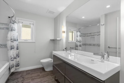 Powder Room Photo of 3985 W 14th Avenue, Vancouver, BC