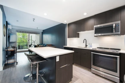 201 719 W 3rd Street, North Vancouver, BC, North Vancouver — Apartment/Condo for sale